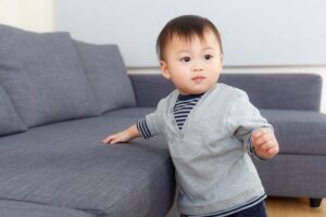 perkembangan-bayi-12-bulan-sudah-bisa-apa