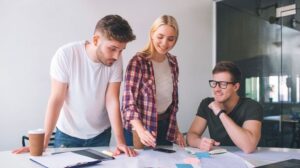 Blogger Review Produk: Pengalaman Nyata Blogger Indonesia dalam Membantu Konsumen Memilih Produk dengan Tepat