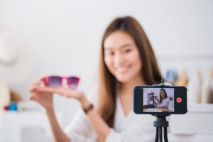 Dorong Konversi Penjualan Lebih Tinggi dengan Review Produk oleh Blogger sebagai Strategi Marketing Digital Paling Efektif